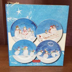ONEIDA "SNOW FAMILY FUN" BY DEBBIE TAYLOR-KERMAN PLATES SET OF 4
